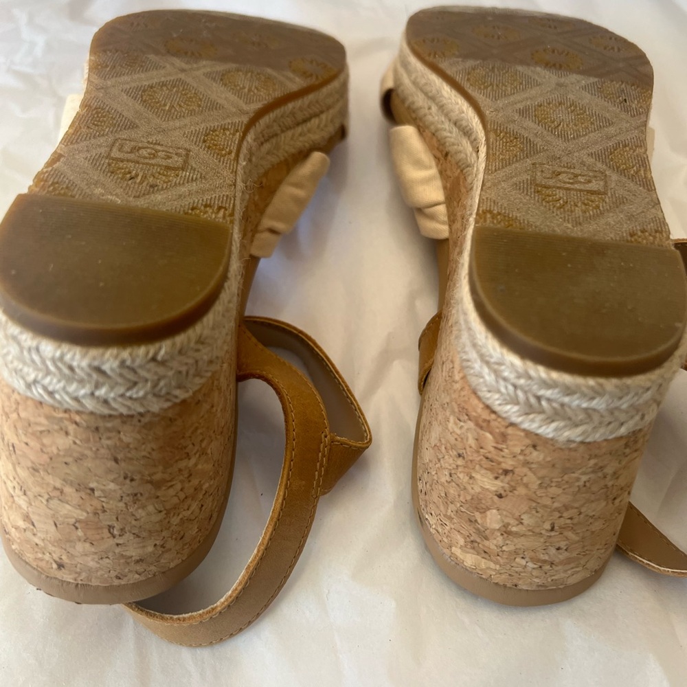 UGG WOMEN’S Sandals - Picture 6 of 10